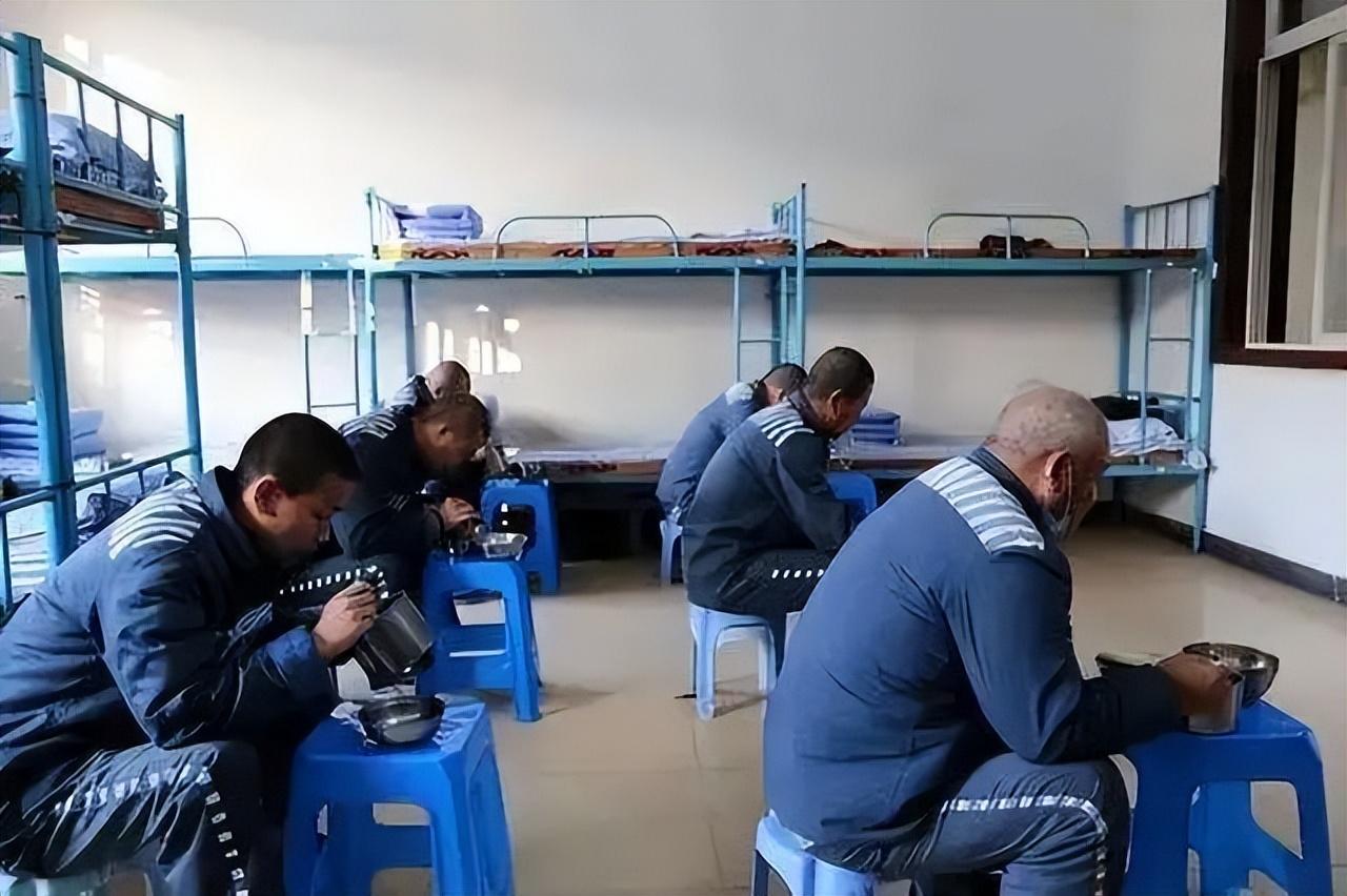                     原创            世界上最豪华监狱：内部设施可比五星级酒店，犯人坐牢像是在度假                                    世界最豪华的机场排名