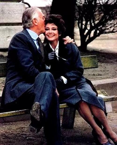 有个老头去世了，他叫纪梵希世界最时尚的老人